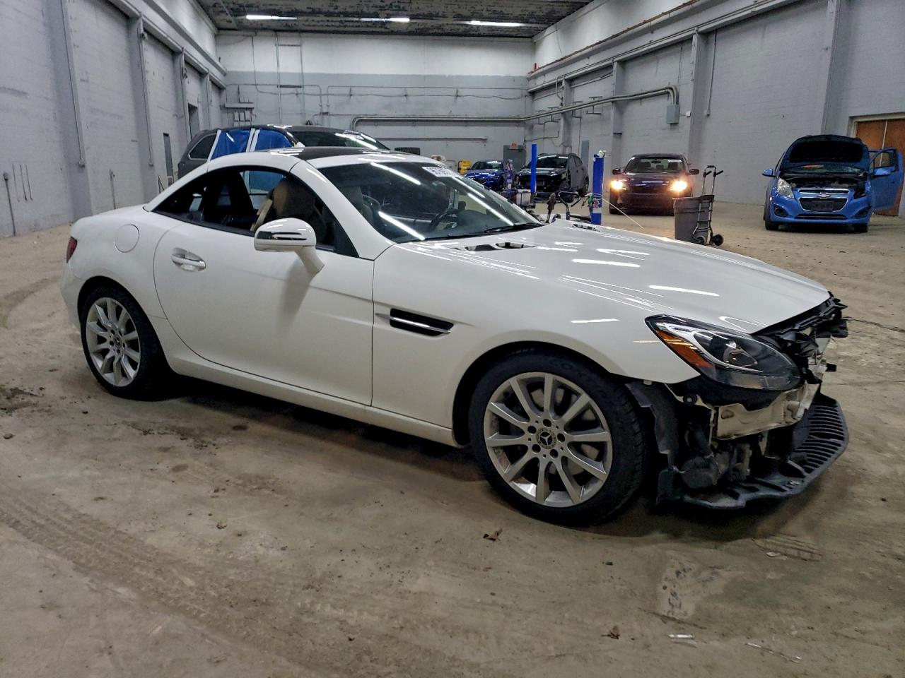 2017 MERCEDES-BENZ SLC 300 photo 4