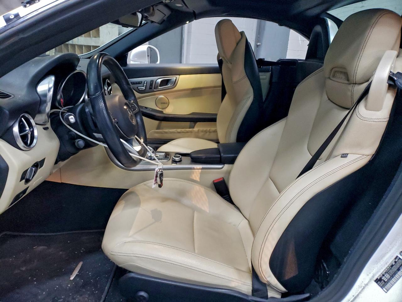 2017 MERCEDES-BENZ SLC 300 photo 7