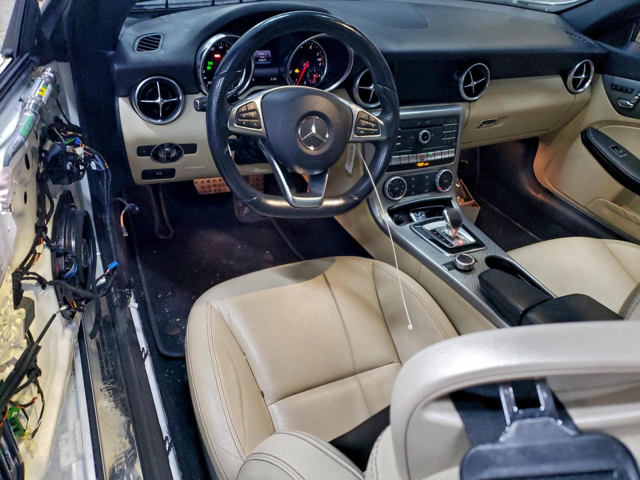 2017 MERCEDES-BENZ SLC 300 photo 8