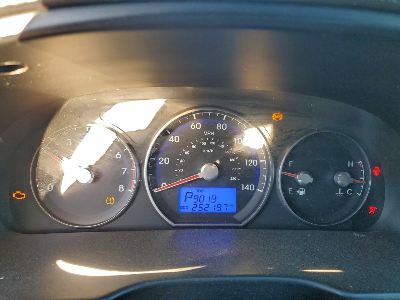 2011 HYUNDAI SANTA FE SE photo 9