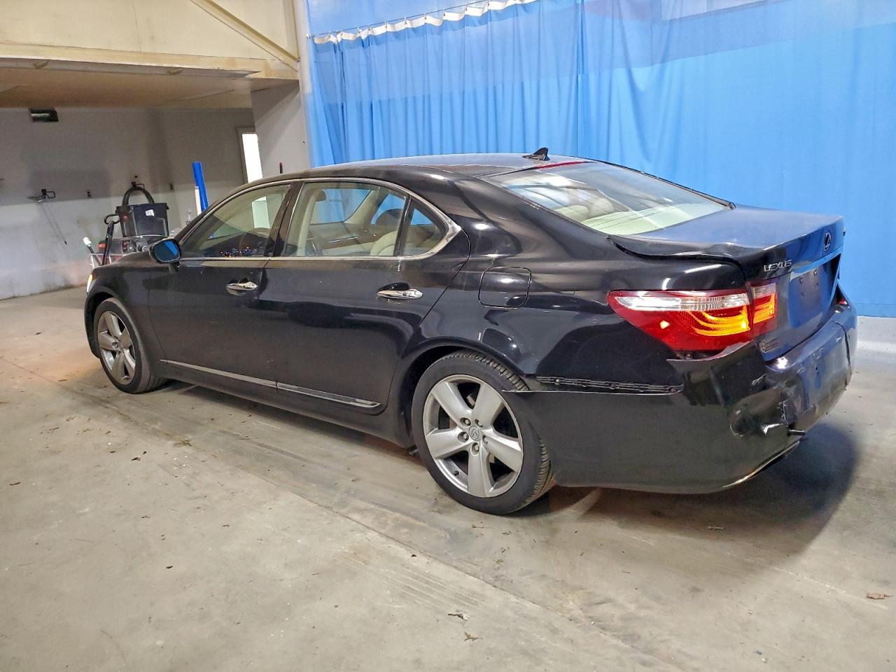2008 LEXUS LS 460L photo 2