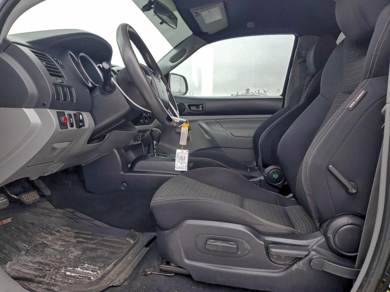 2013 TOYOTA TACOMA photo 7