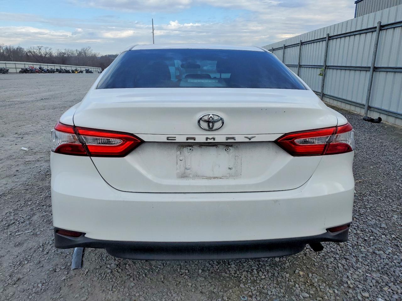 2018 TOYOTA CAMRY L photo 11