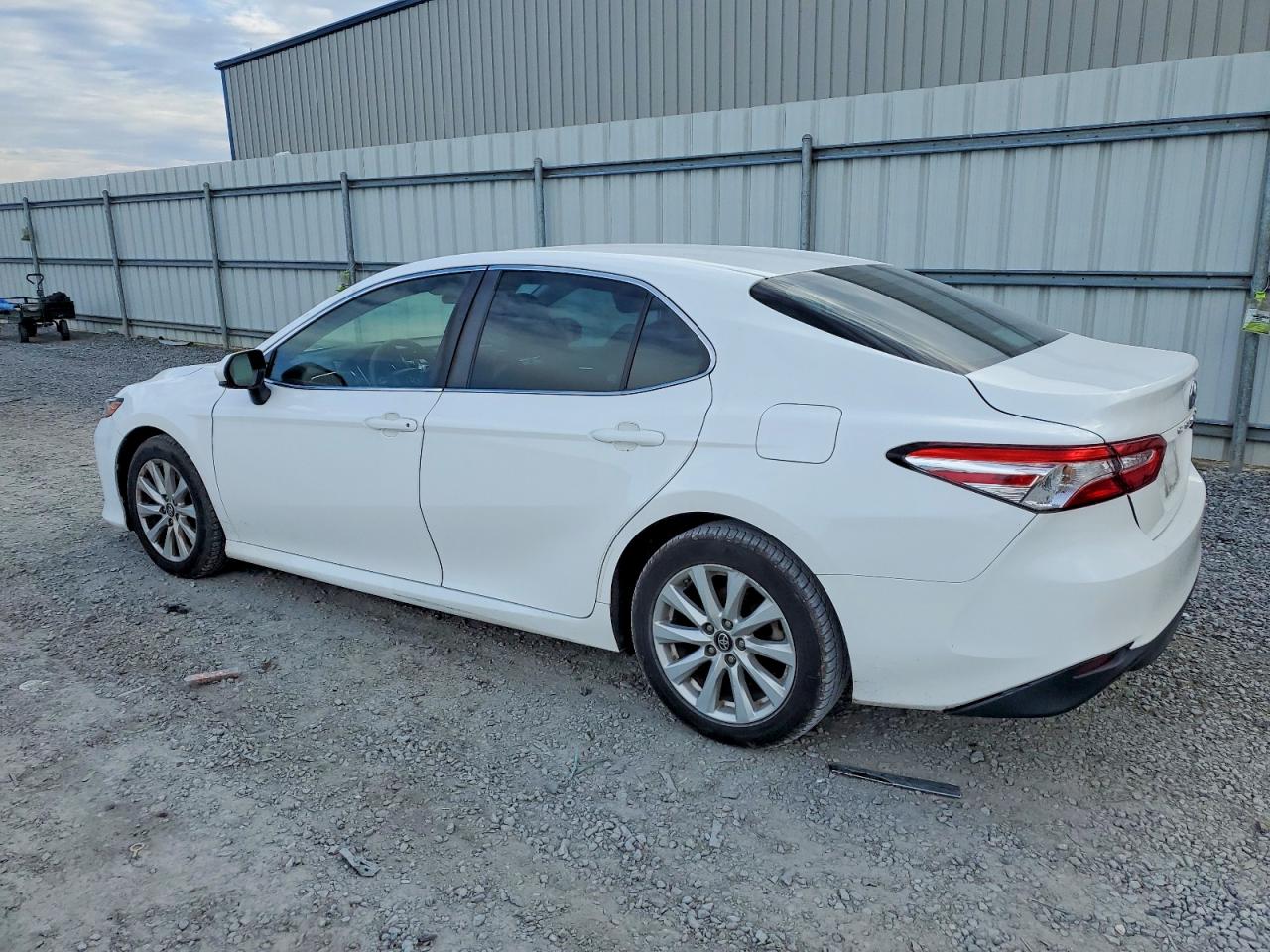 2018 TOYOTA CAMRY L photo 3