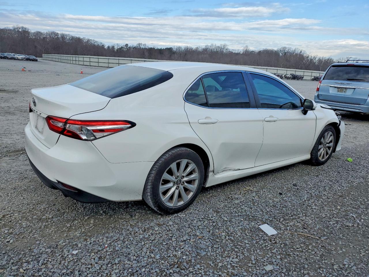2018 TOYOTA CAMRY L photo 5