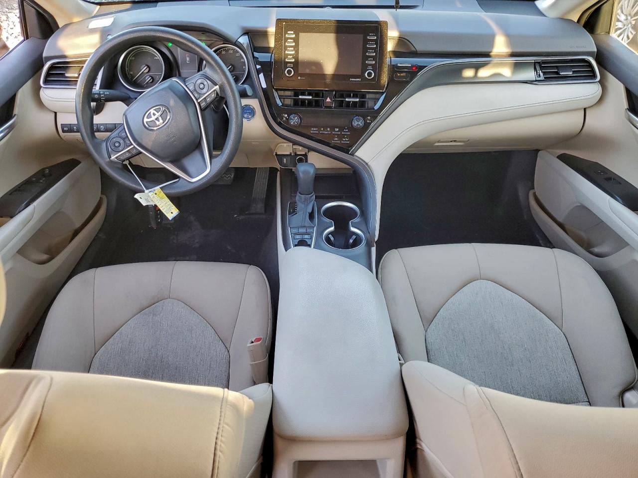 2021 TOYOTA CAMRY LE photo 8