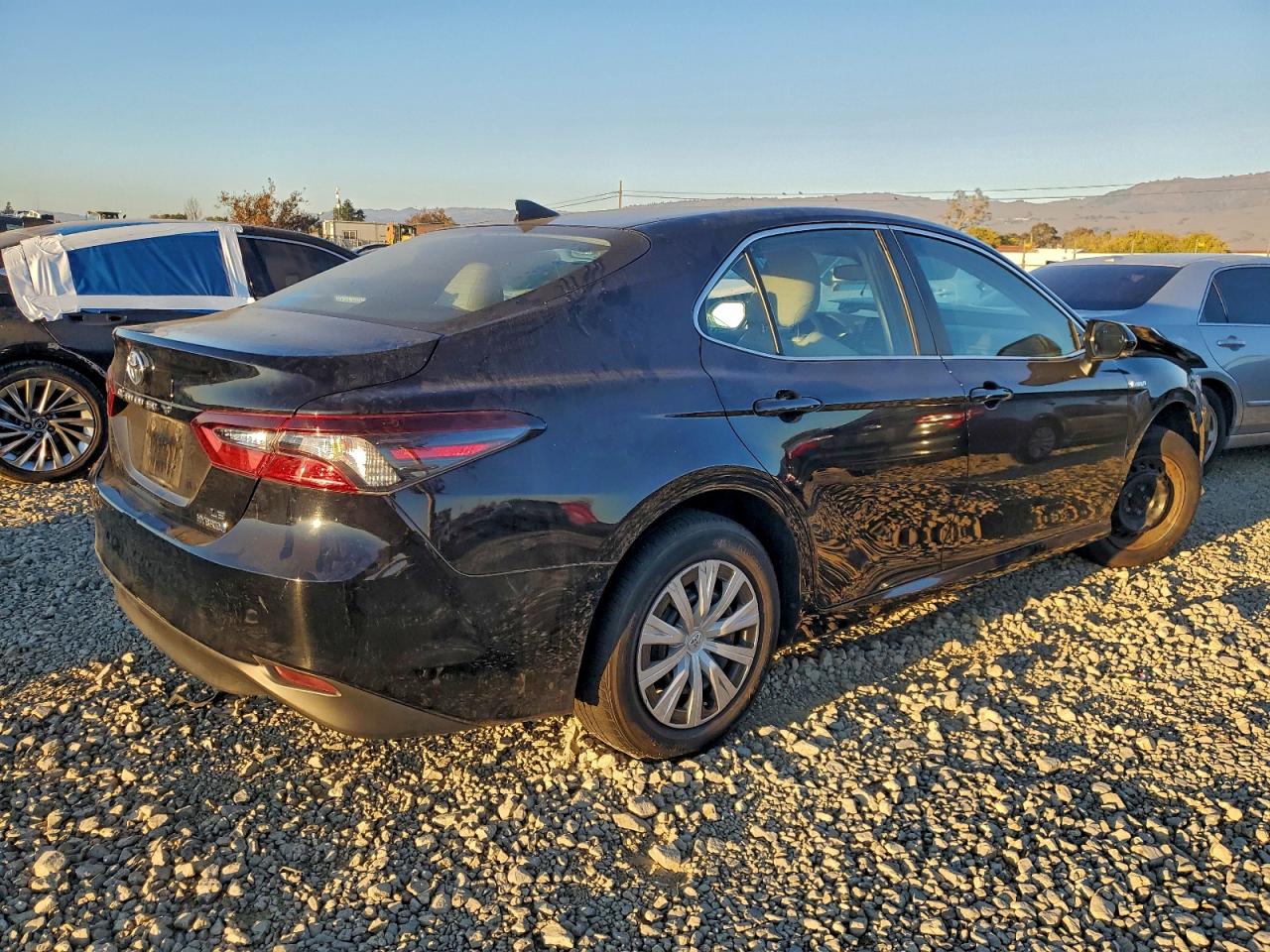 2021 TOYOTA CAMRY LE photo 3
