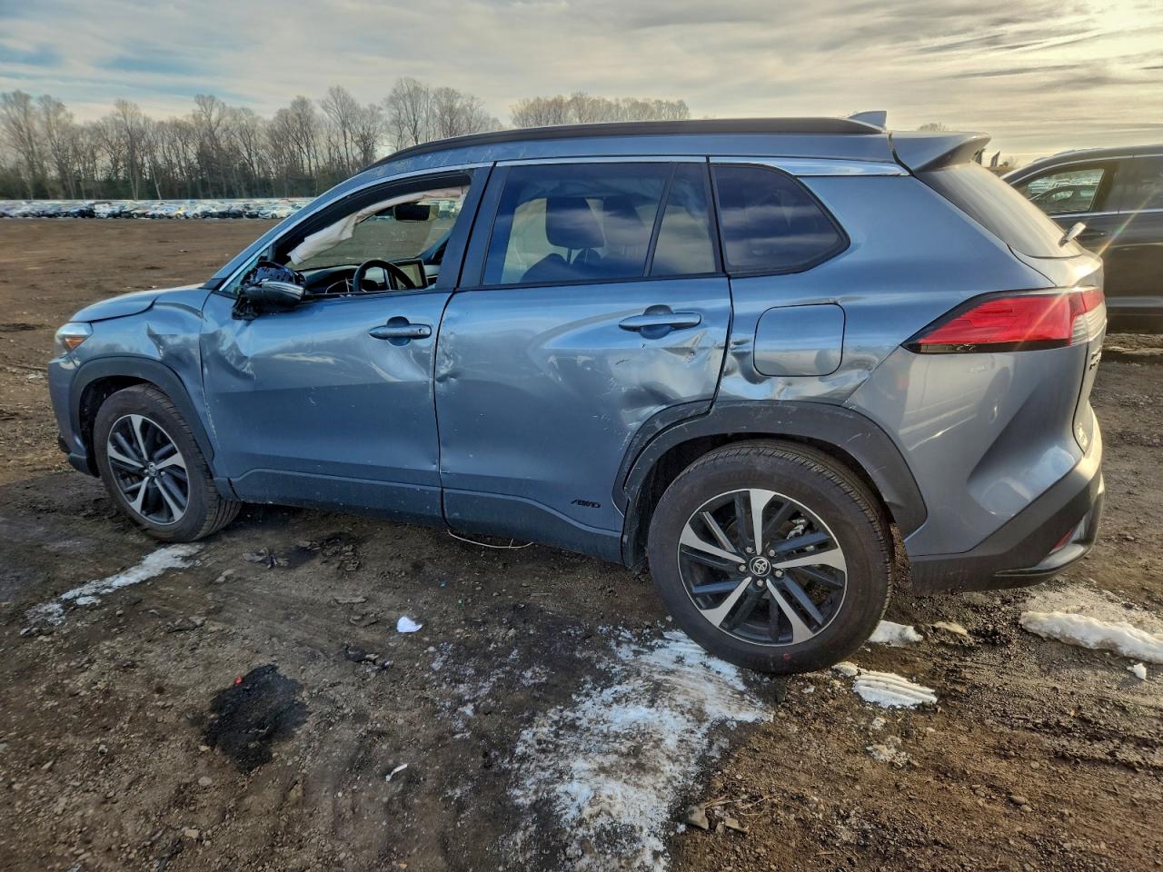 2024 TOYOTA COROLLA CROSS SE photo 2
