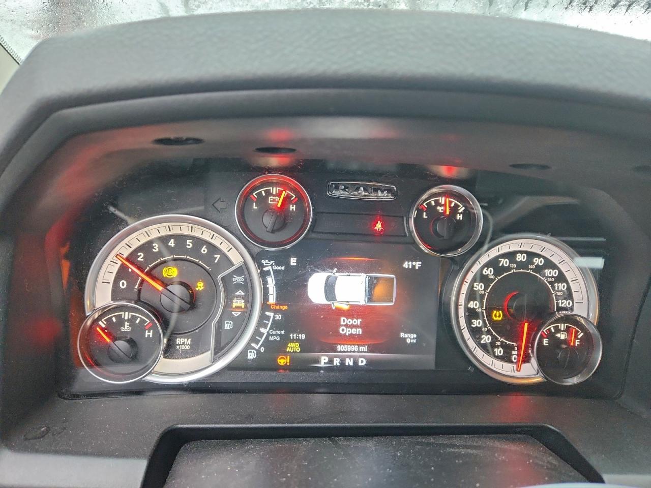 2017 RAM 1500 SLT photo 9