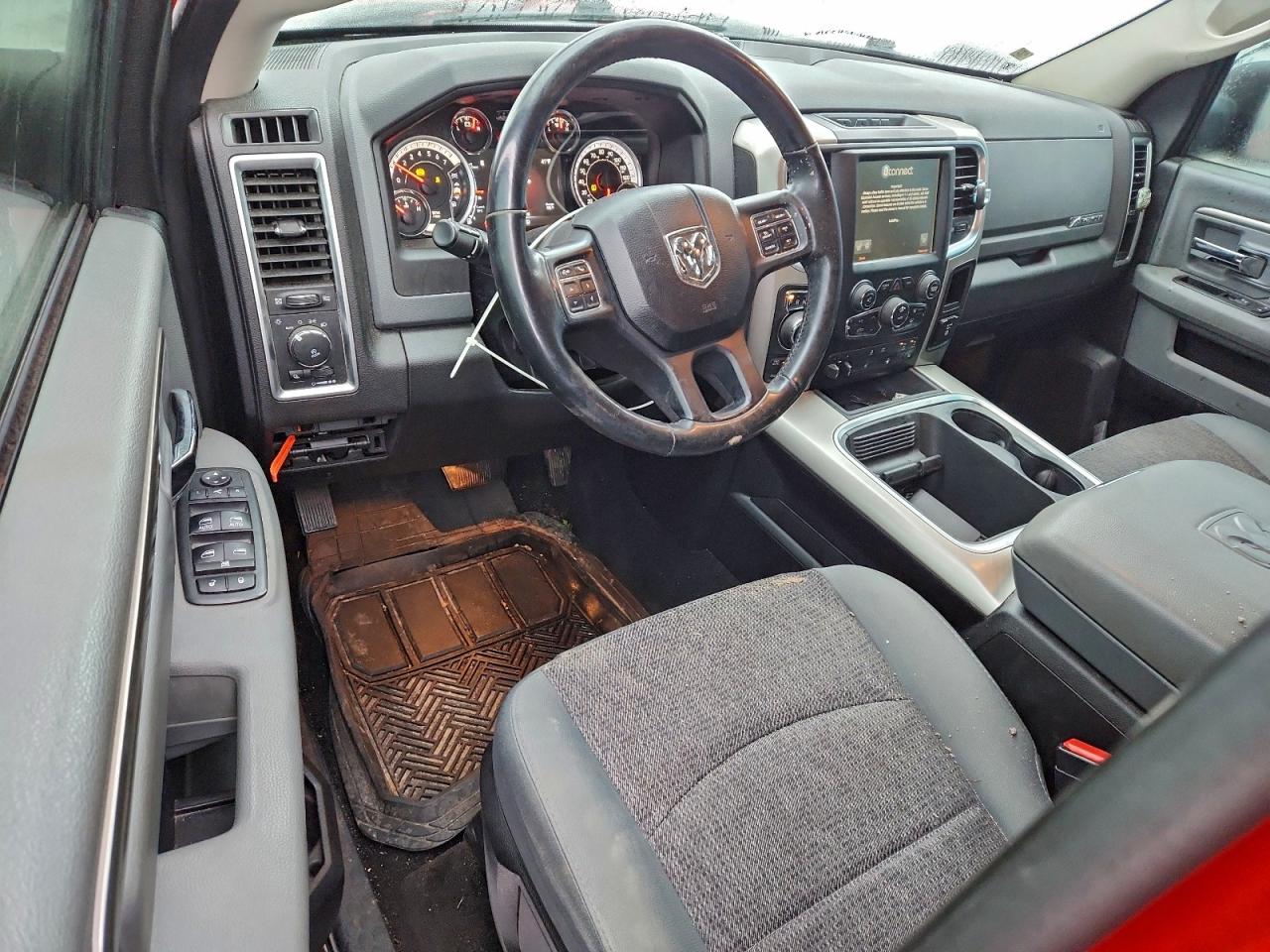 2017 RAM 1500 SLT photo 8