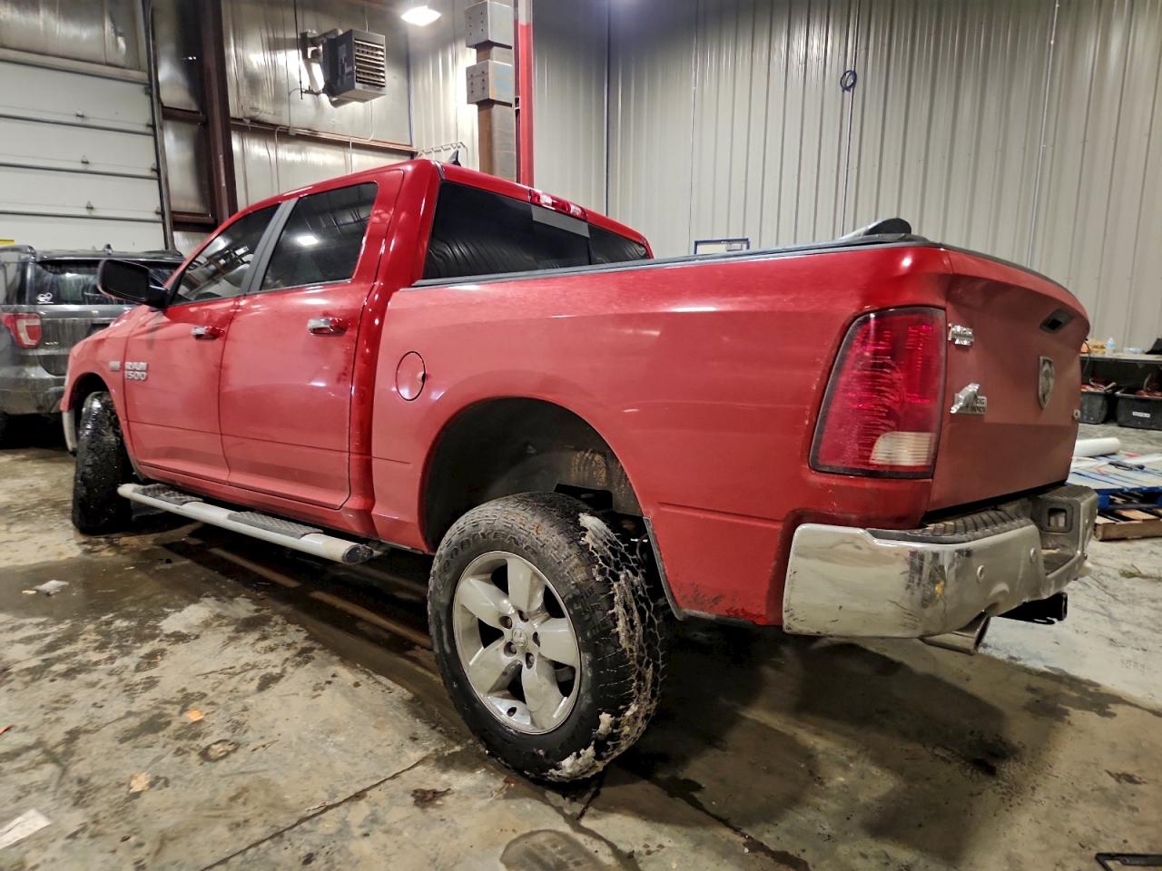 2017 RAM 1500 SLT photo 2
