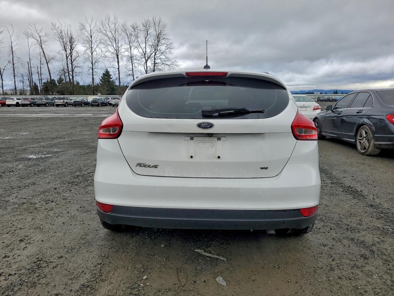 2017 FORD FOCUS SE photo 6