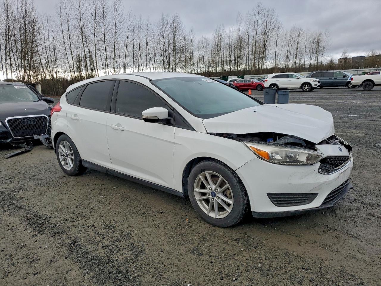 2017 FORD FOCUS SE photo 4
