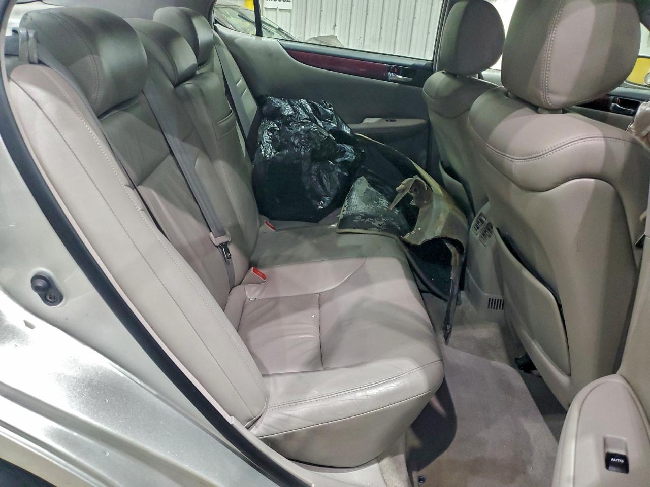 2002 LEXUS ES 300 photo 19