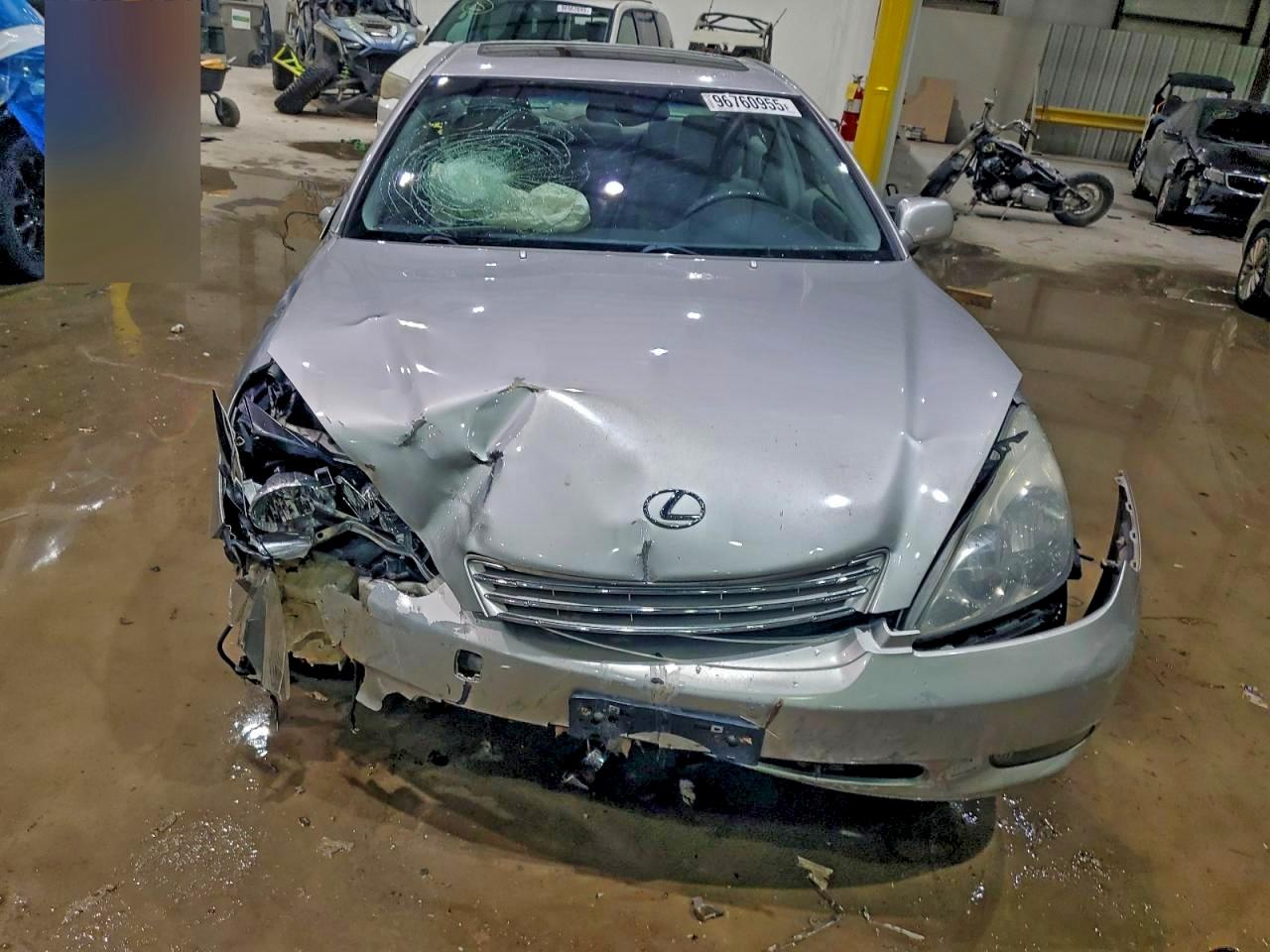 2002 LEXUS ES 300 photo 9