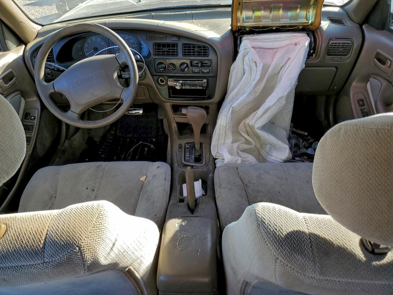 1995 TOYOTA CAMRY LE photo 8