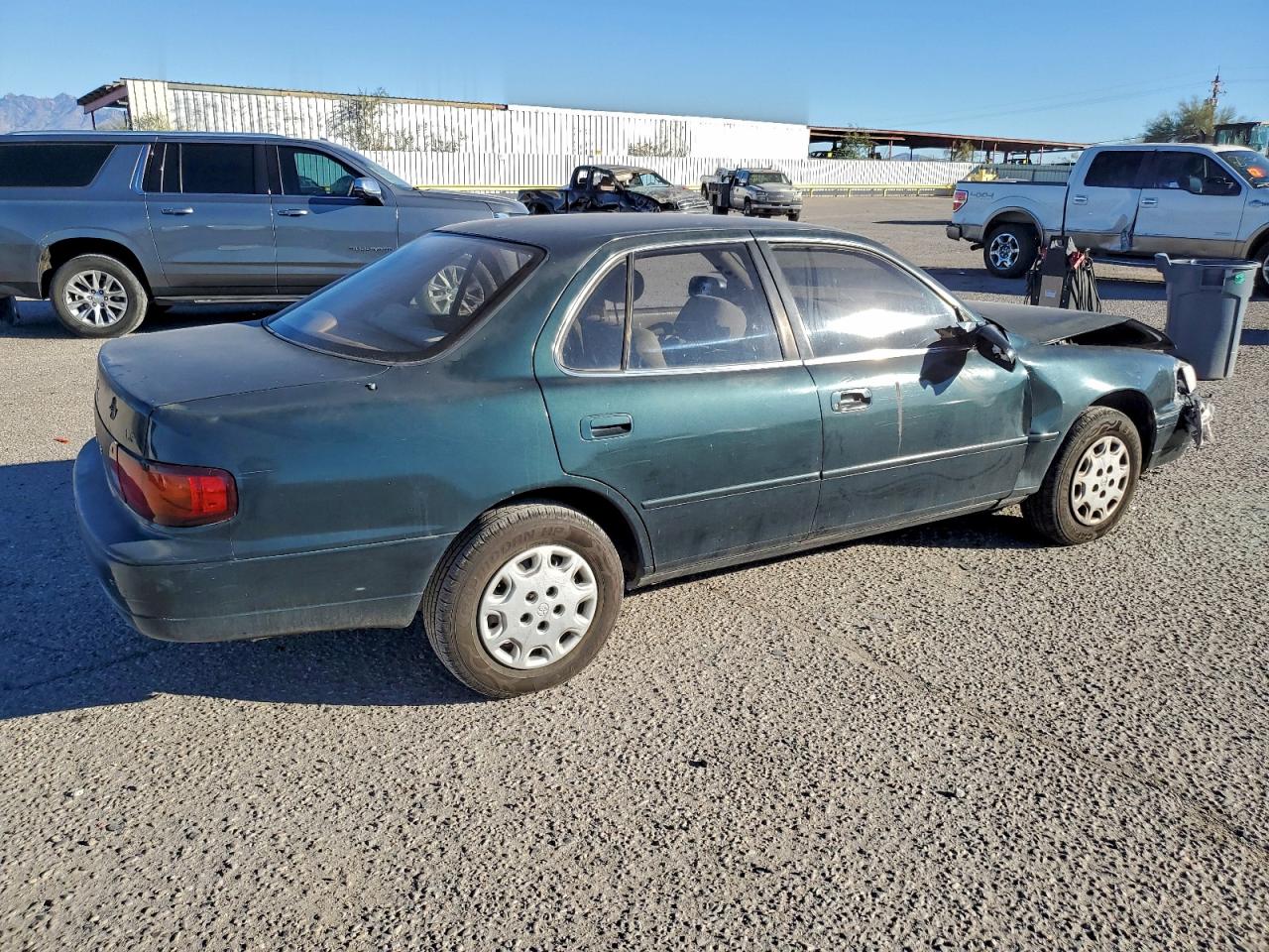 1995 TOYOTA CAMRY LE photo 3