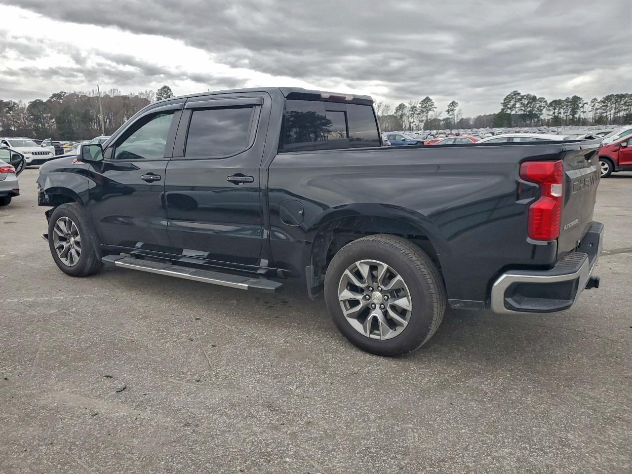 2020 CHEVROLET SILVERADO K1500 LT photo 2