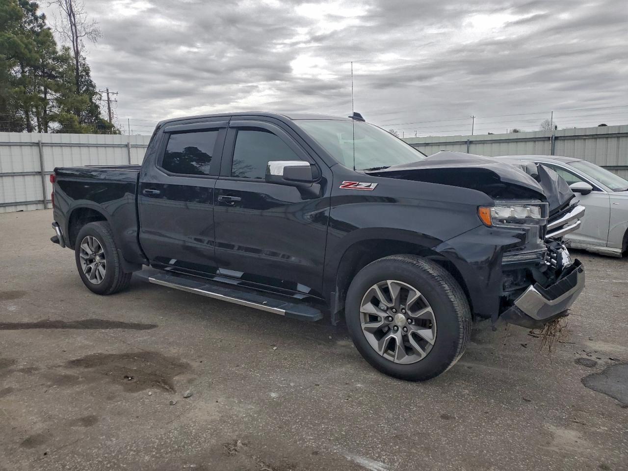 2020 CHEVROLET SILVERADO K1500 LT photo 4