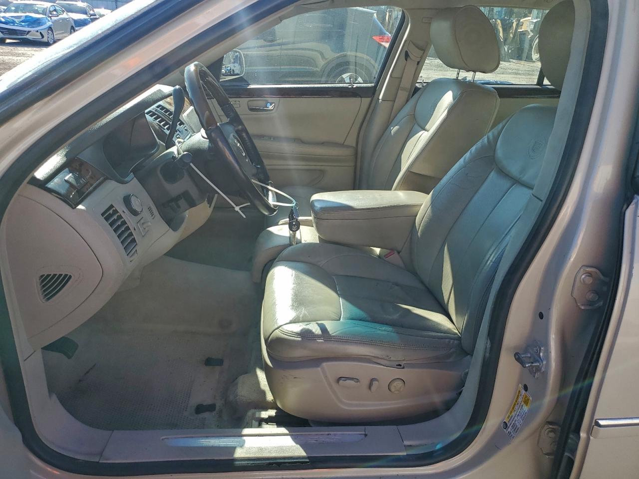 2011 CADILLAC DTS LUXURY COLLECTION photo 7
