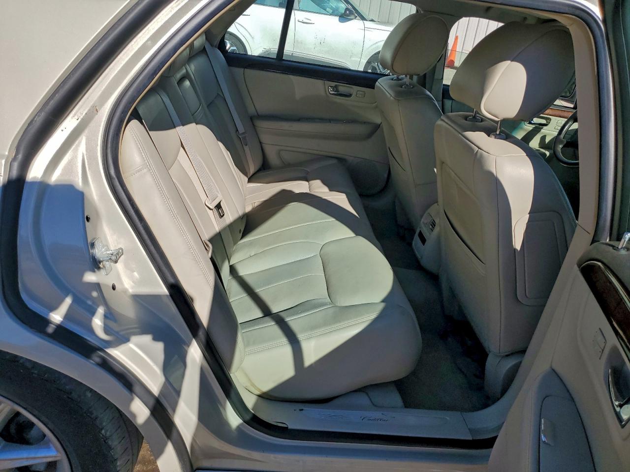 2011 CADILLAC DTS LUXURY COLLECTION photo 10