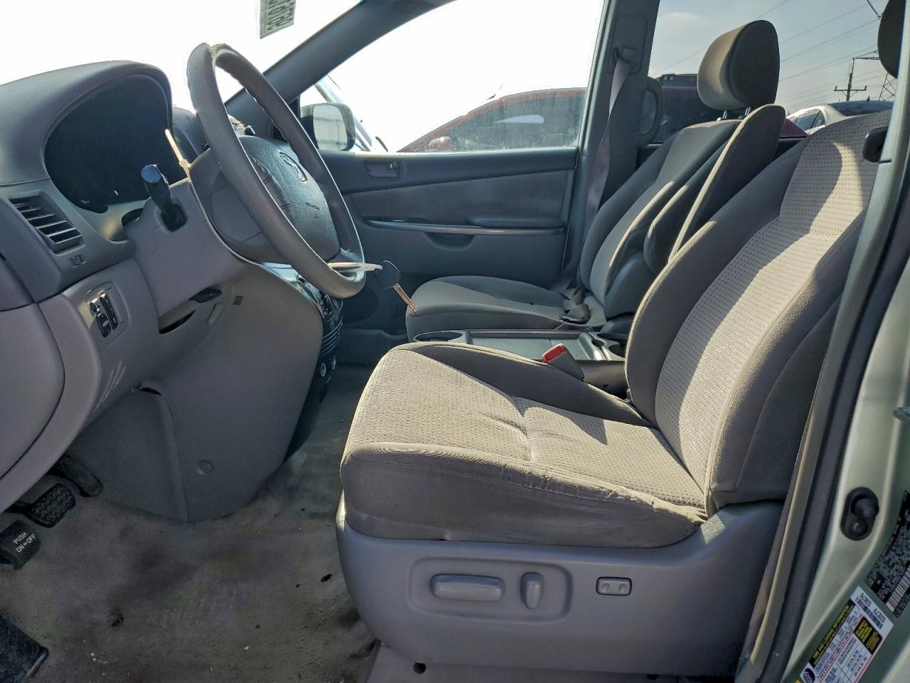 2008 TOYOTA SIENNA CE photo 7