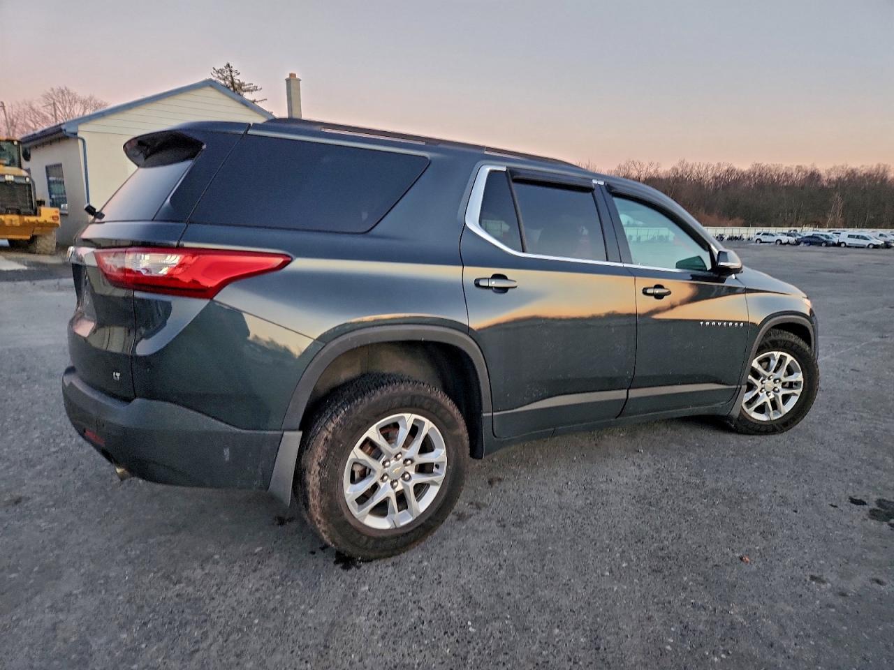 2019 CHEVROLET TRAVERSE LT photo 3