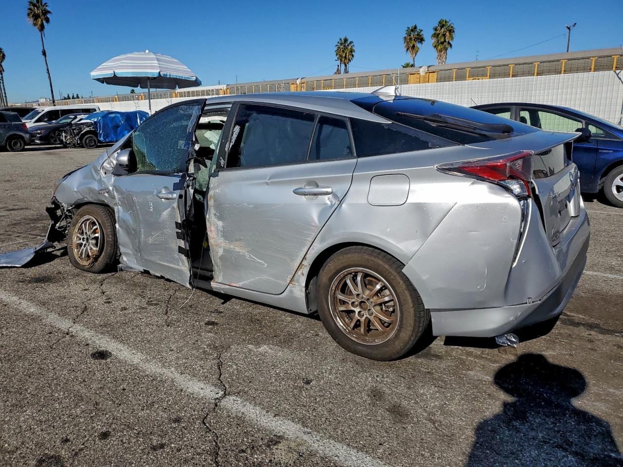 2016 TOYOTA PRIUS TWO photo 2