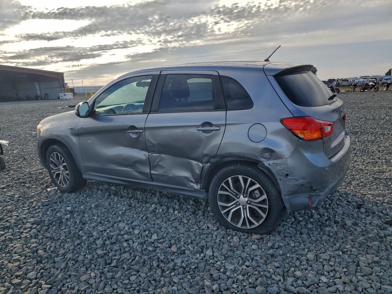 2016 MITSUBISHI OUTLANDER SPORT ES photo 2