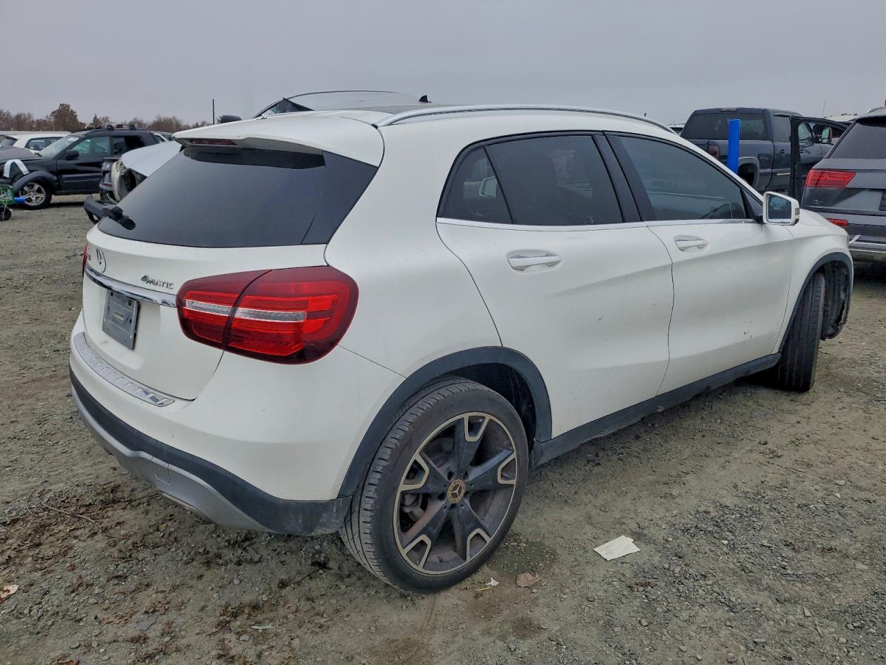 2019 MERCEDES-BENZ GLA 250 photo 3