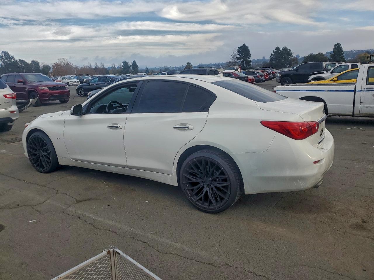 2015 INFINITI Q50 BASE photo 2