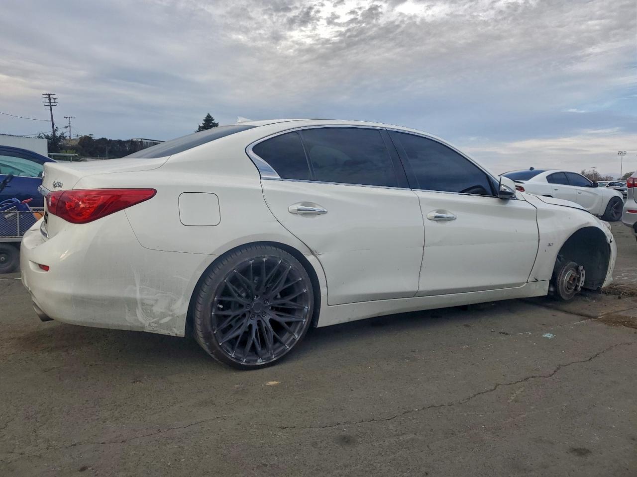 2015 INFINITI Q50 BASE photo 3