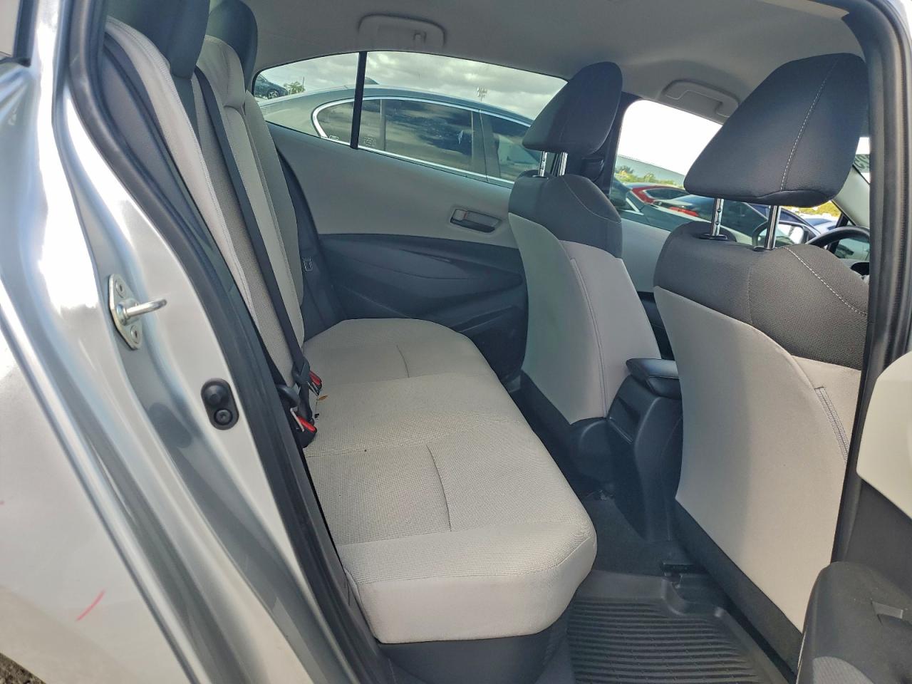 2022 TOYOTA COROLLA LE photo 10