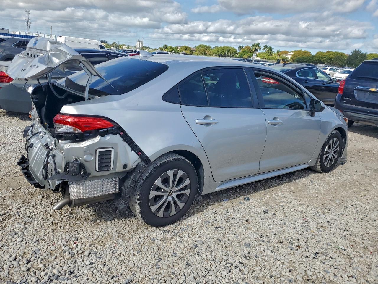 2022 TOYOTA COROLLA LE photo 3