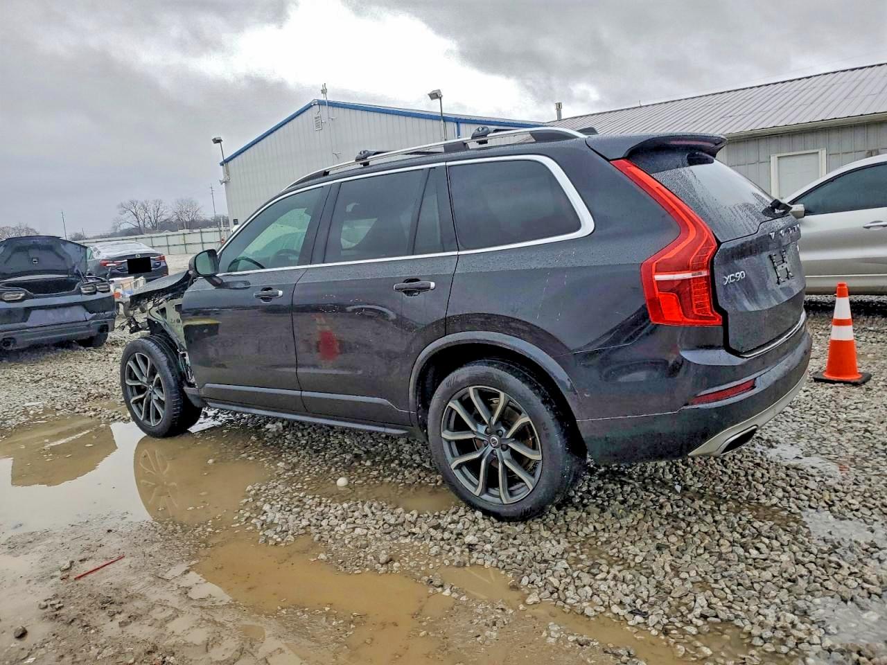 2017 VOLVO XC90 T6 photo 2