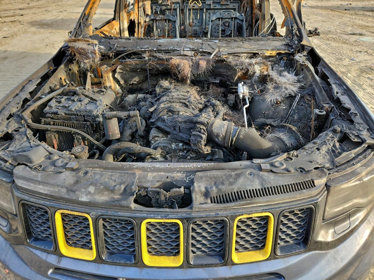2019 JEEP GRAND CHEROKEE SRT-8 photo 23