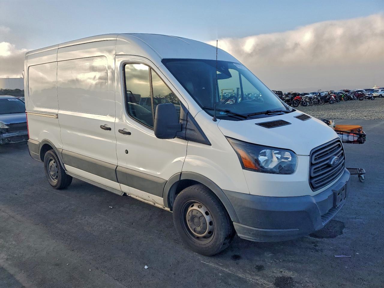 2018 FORD TRANSIT T-150 photo 4