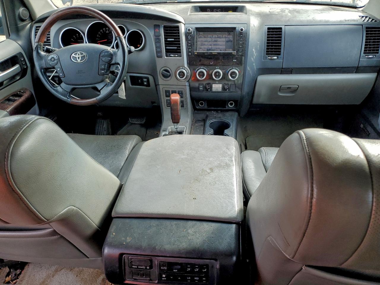 2011 TOYOTA SEQUOIA PLATINUM photo 8