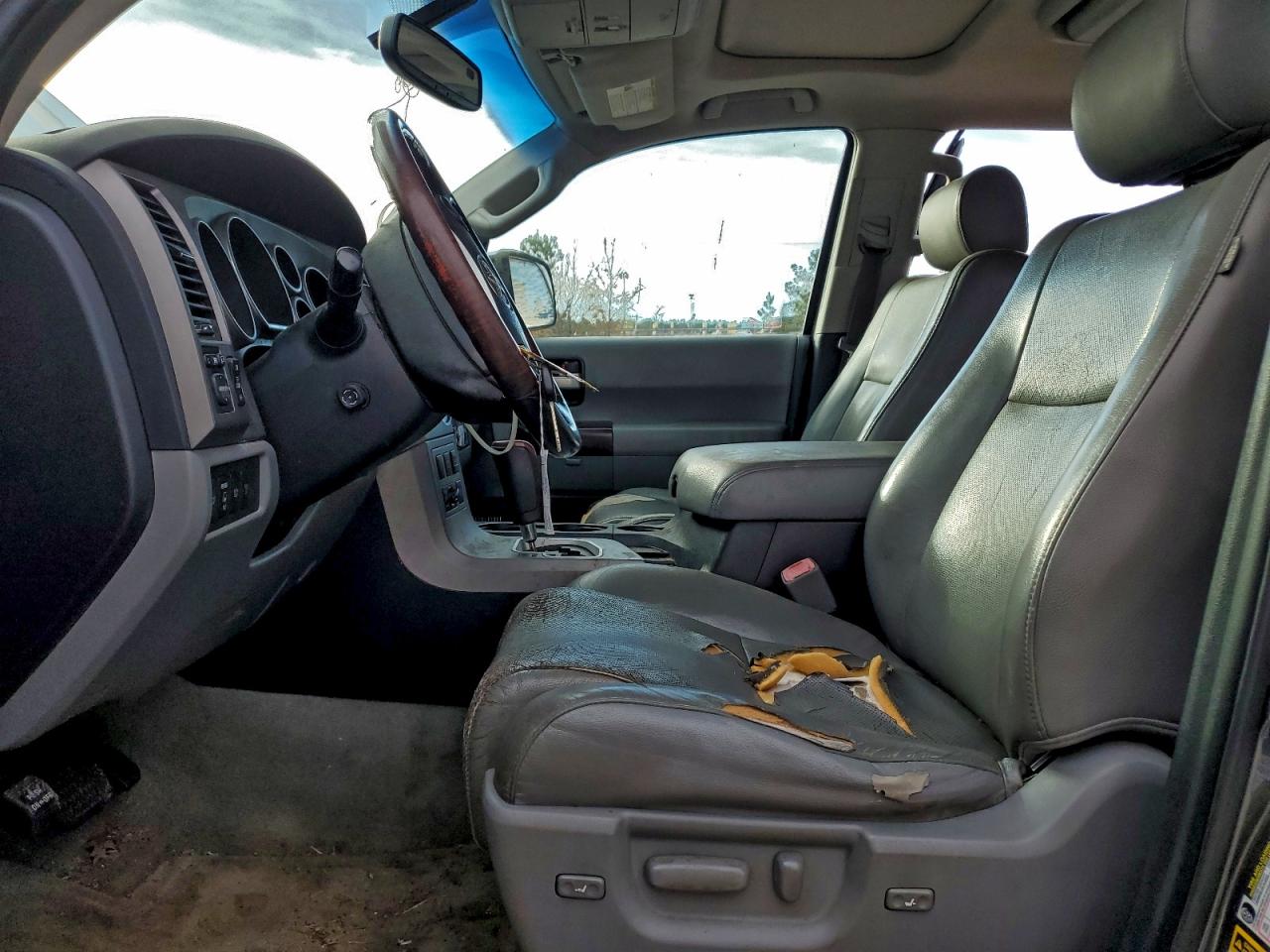 2011 TOYOTA SEQUOIA PLATINUM photo 7