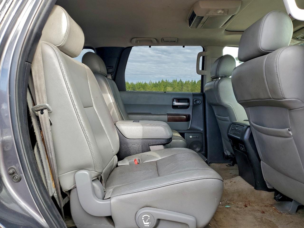 2011 TOYOTA SEQUOIA PLATINUM photo 11