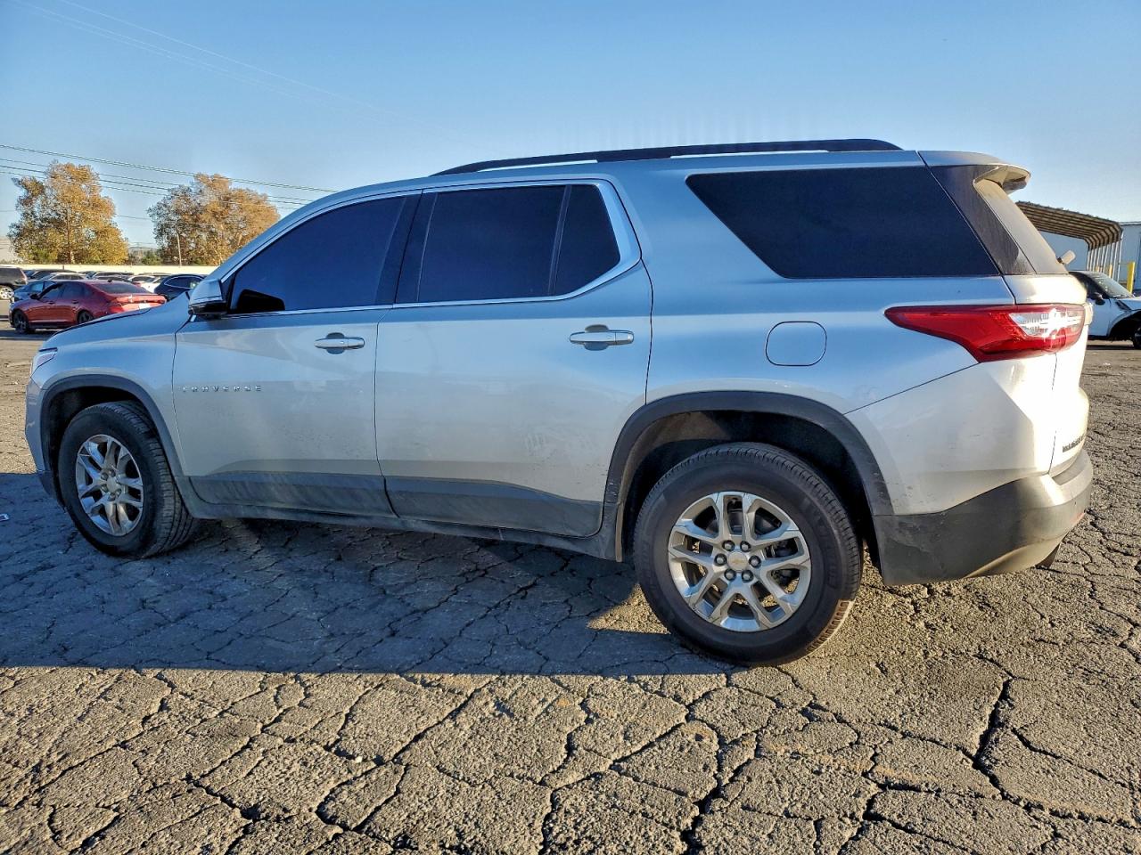 2020 CHEVROLET TRAVERSE LT photo 4