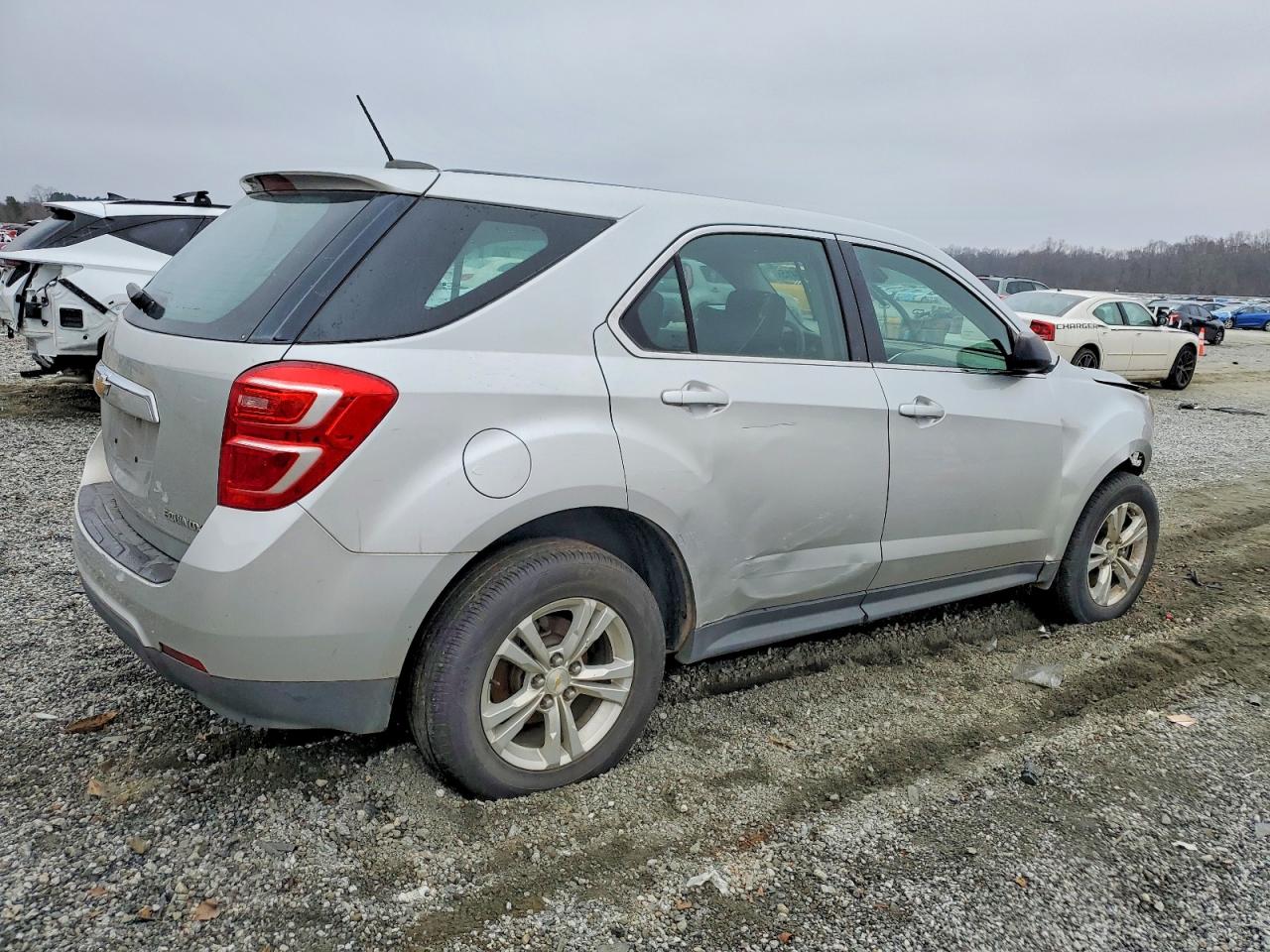 2016 CHEVROLET EQUINOX LS photo 3