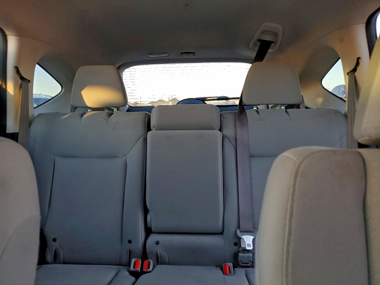 2015 HONDA CR-V LX photo 10
