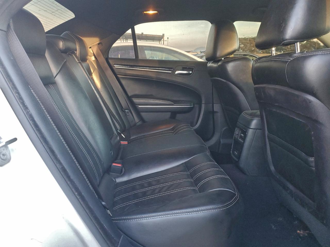 2019 CHRYSLER 300 S photo 28