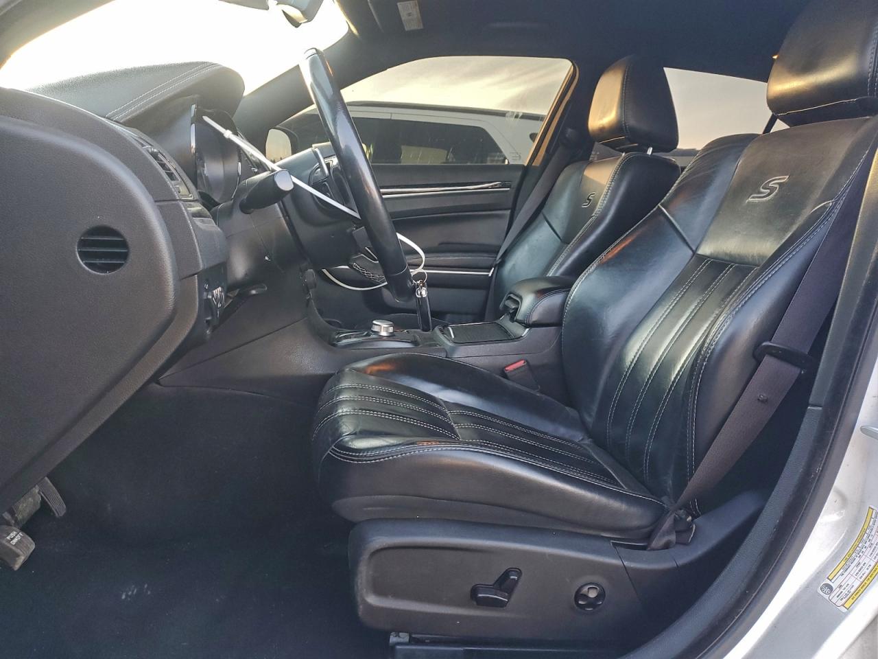 2019 CHRYSLER 300 S photo 19