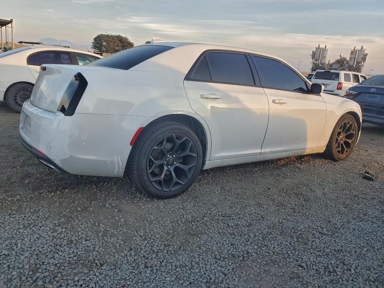 2019 CHRYSLER 300 S photo 7