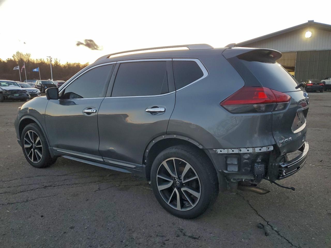 2019 NISSAN ROGUE S photo 4