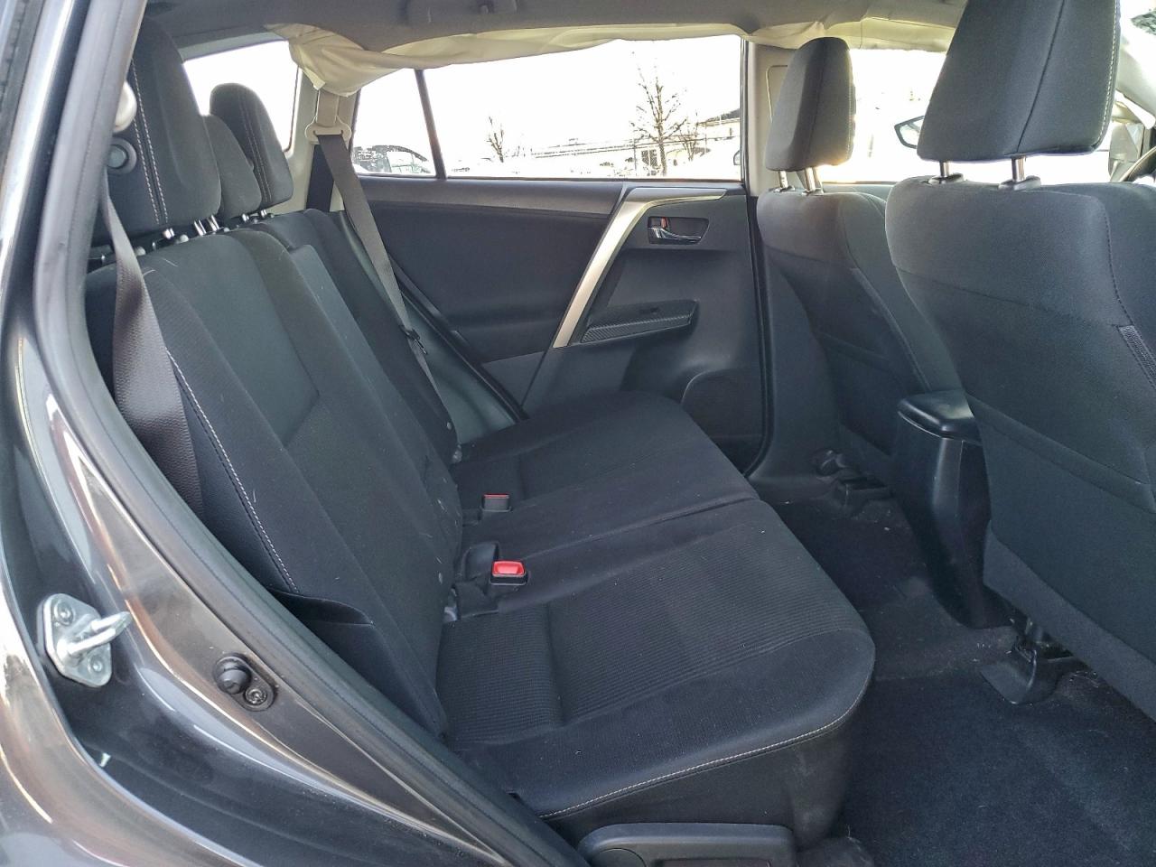 2015 TOYOTA RAV4 XLE photo 11