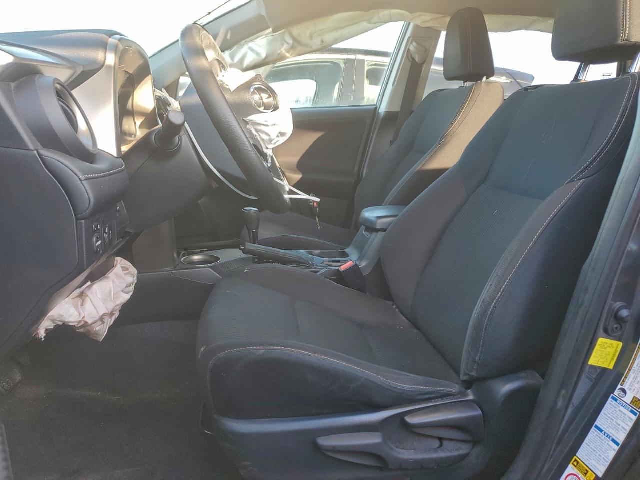 2015 TOYOTA RAV4 XLE photo 7