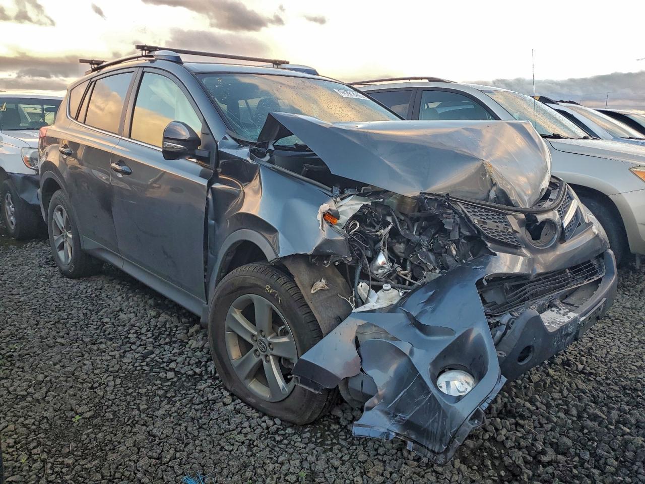 2015 TOYOTA RAV4 XLE photo 4